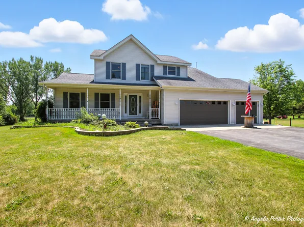 8815 Regnier Rd, Hebron, IL 60034