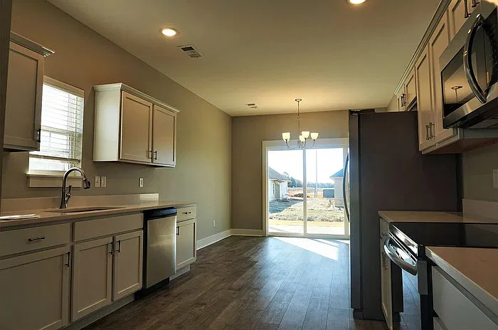 3 bed, 2.0 bath, 1690 sqft, $1,775 — Photo 3