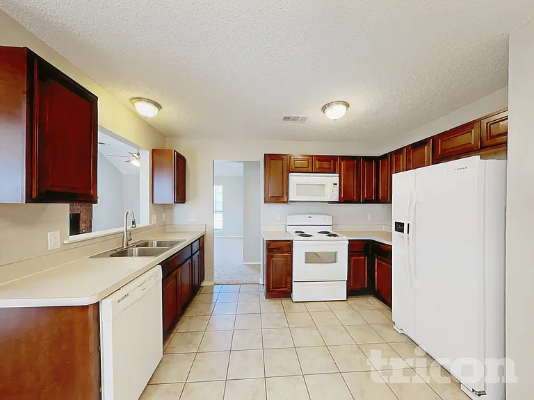 8002 Meadowlark Ln — Photo 6