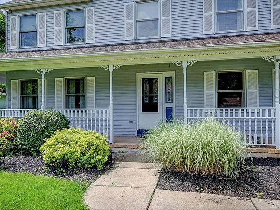 2nd image of 4 Newton Ct