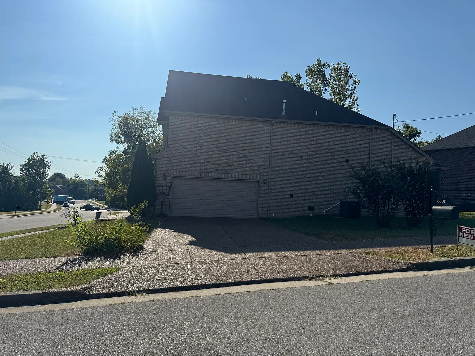 3 bed, 2.5 bath, 2176 sqft, $2,800 — Photo 2