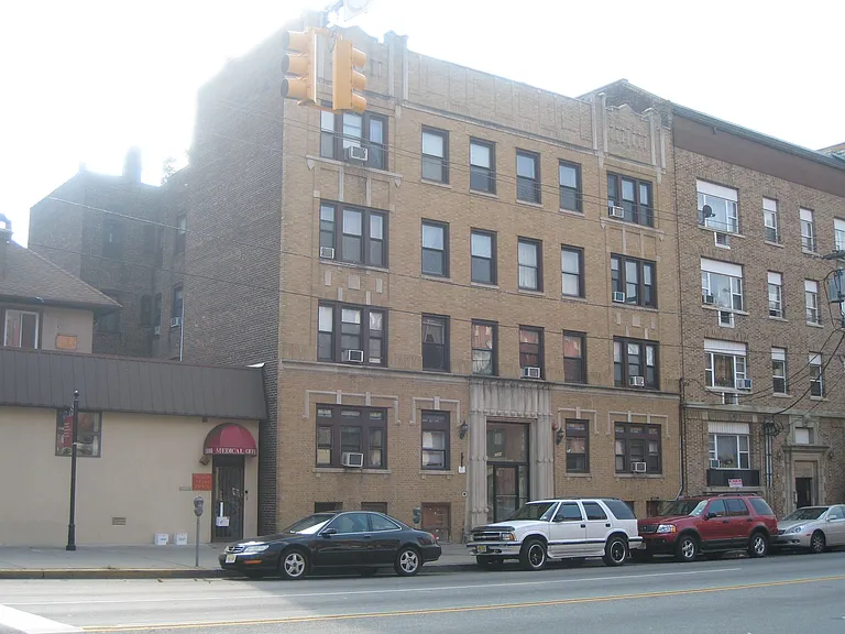 2684-Highland Arms Realty — Photo 10