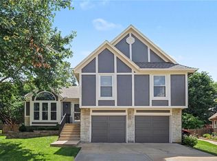 21805 W 52nd Ter, Shawnee, KS 66226