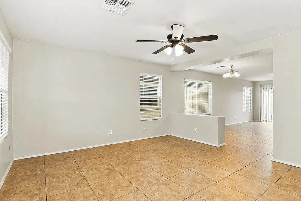 3 bed, 2.0 bath, 1330 sqft, $1,805 — Photo 4