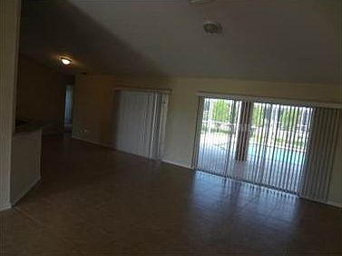 5th image of 2591 Surfside Blvd