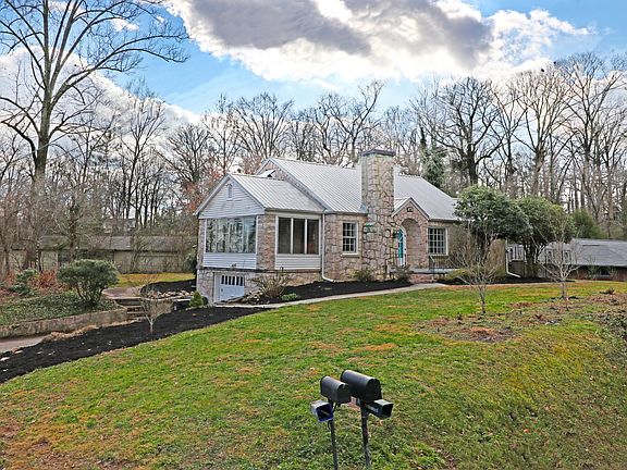 3rd image of 304 Lake Forest Dr