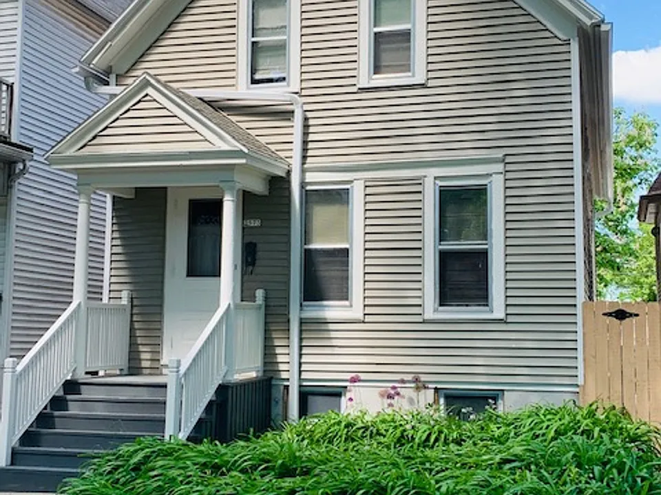 Upper East Side 2BR Flats Near Riverside Park