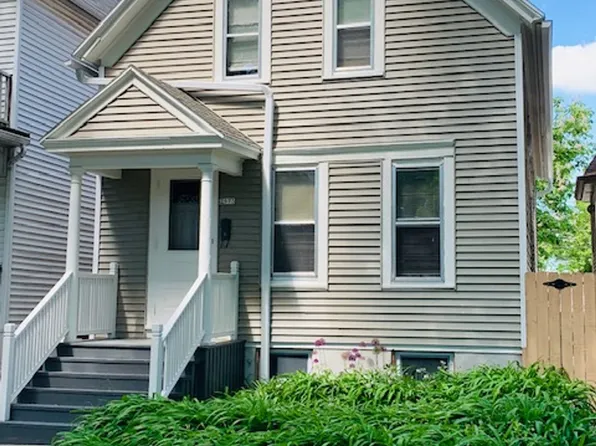 Upper East Side 2BR Flats Near Riverside Park, 2573 N Bartlett Ave #2573A, Milwaukee, WI 53211