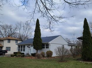 2400 Bluebird Ln, Rolling Meadows, IL 60008