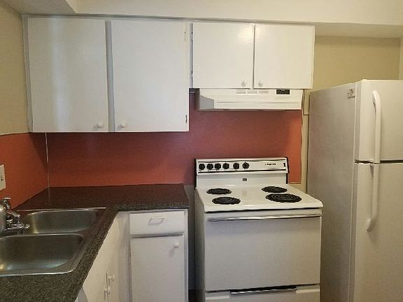 2nd image of 1375 Pasadena Ave S APT 1