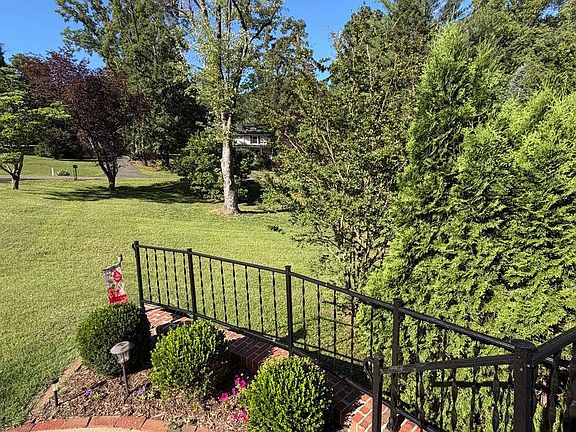 3rd image of 7386 Stuart Cir
