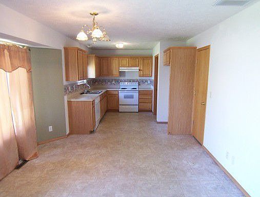 5th image of 2451 W Rockwood St
