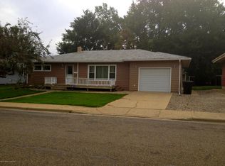 621 9th Ave W, Dickinson, ND 58601