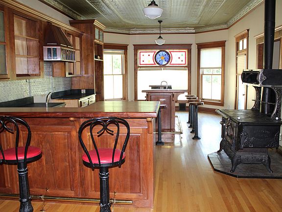 3rd image of 897 Rail Rd