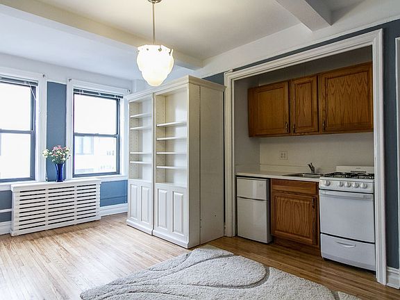 4th image of 457 W 57th St #1114