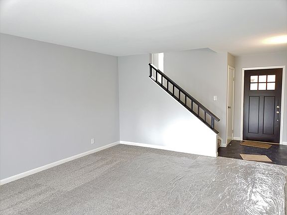 3rd image of 98 Schellinger Sq #98