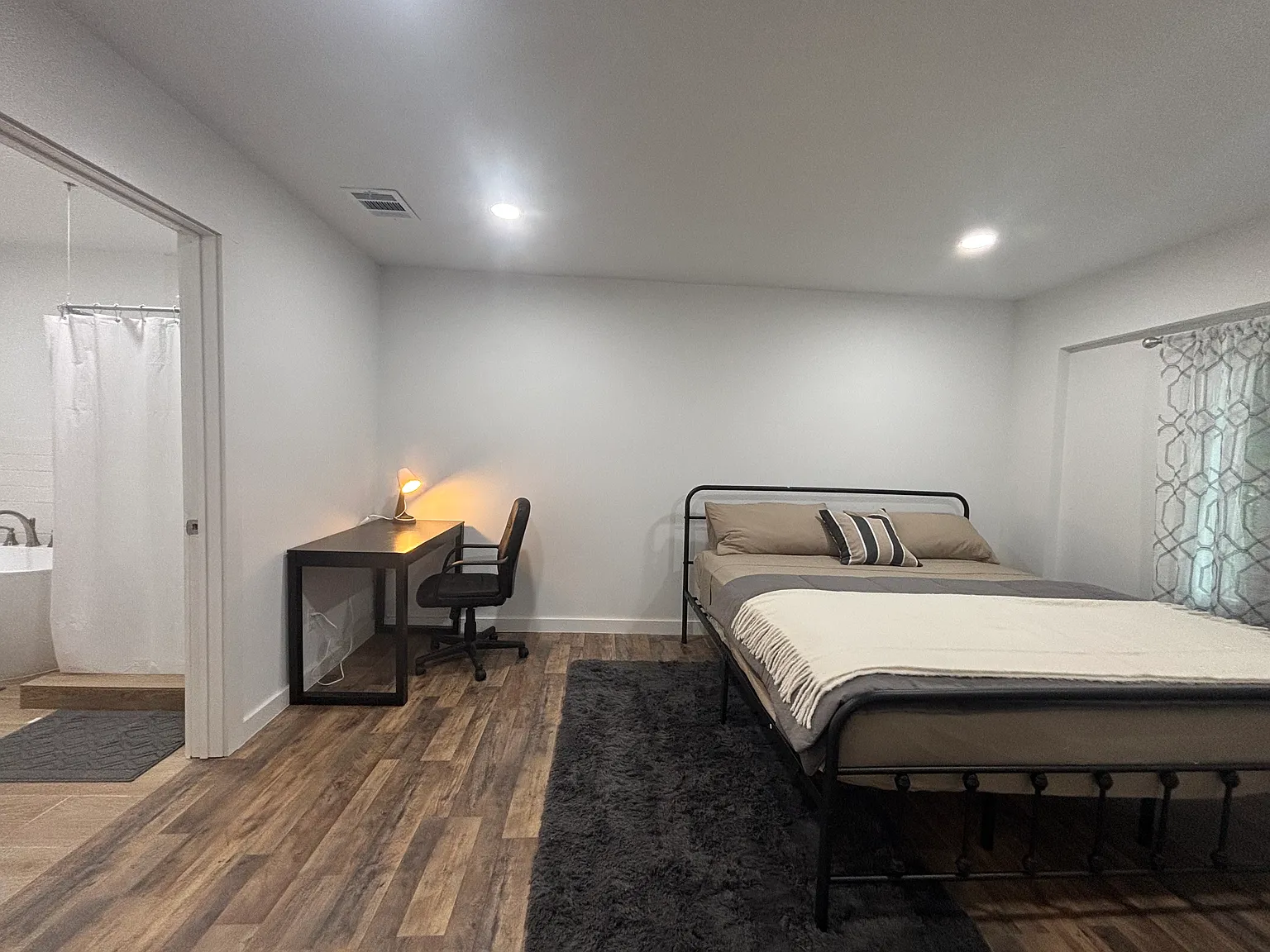 4 bed, 1700 sqft, $4,700 — Photo 4