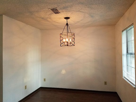 5th image of 915 Spruce Ct