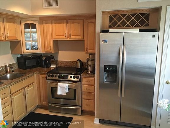 5th image of 924 SE 2nd St APT 35