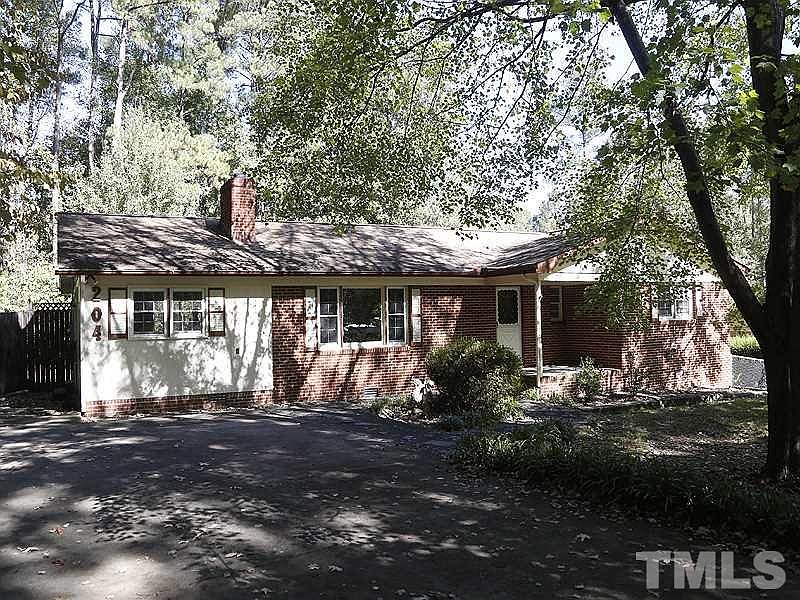 1st image of 204 Landsbury Dr