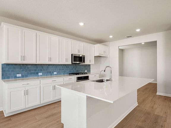 4th image of 245 Ranier Way