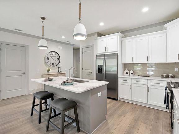 5th image of 75 Golden Bell Ct Unit D