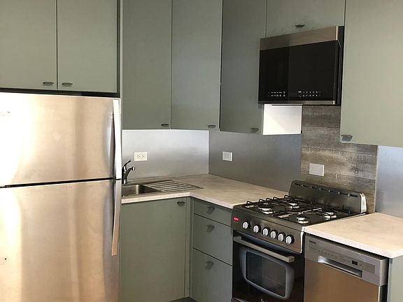 2nd image of 1537 N Leavitt St #1R