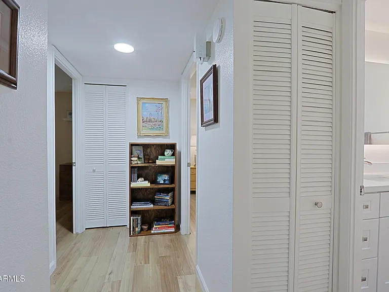 703 E Auburn Dr — Photo 20