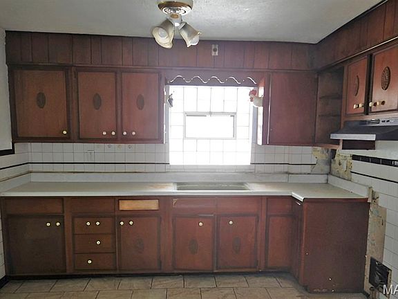 4th image of 3505 East Pl