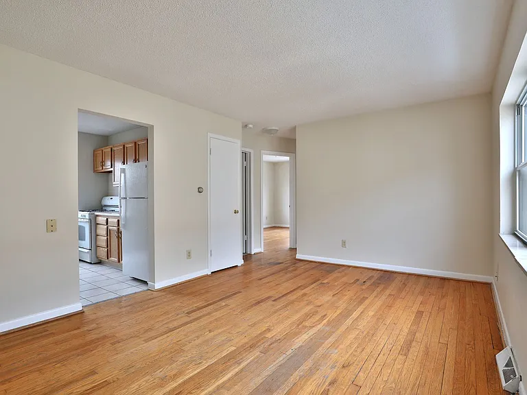 460 E Norwich Ave — Photo 7