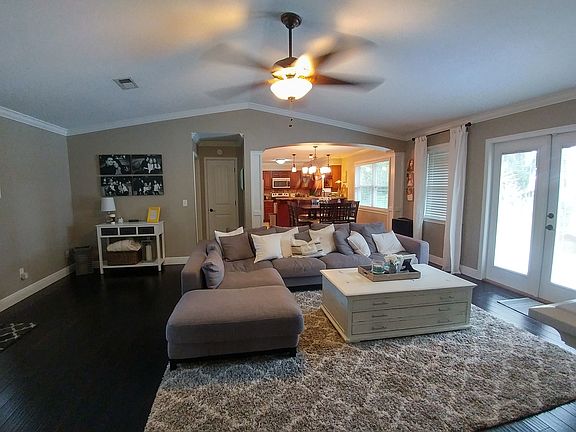 5th image of 418 SW Meadow Ter