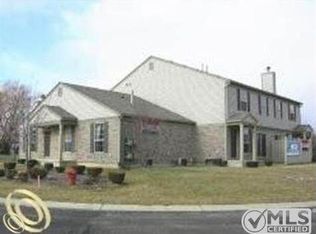14062 Watersway Dr, Gibraltar, MI 48173