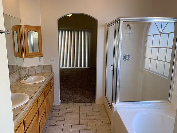 5th image of 13730 Chinquapin Dr