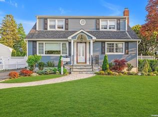 3862 Kingsberry Rd, Seaford, NY 11783