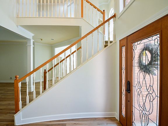 3rd image of 31 Megan Ln