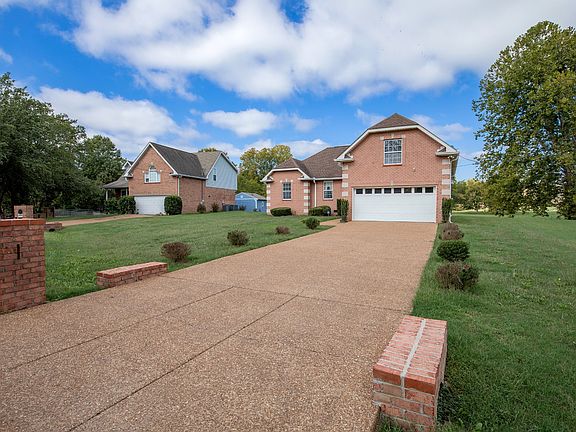2nd image of 205 Queens Lane Ct