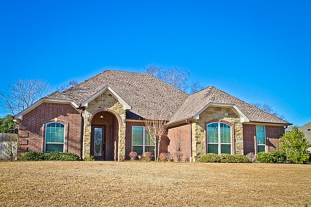 1st image of 204 Heritage Ct