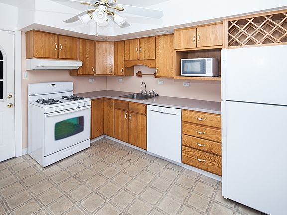 3rd image of 225 Brennen Dr