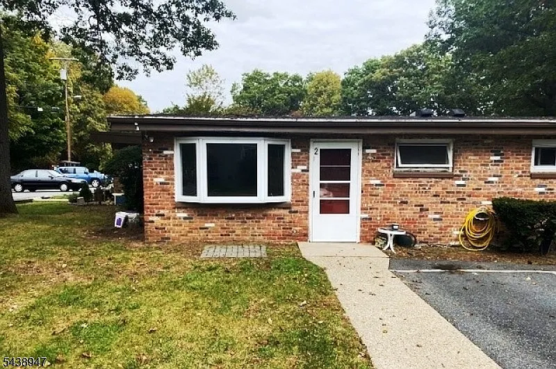 2 bed, 1.0 bath, $1,895 — Photo 4