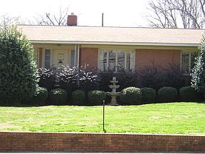 2nd image of 609 W Franklin St