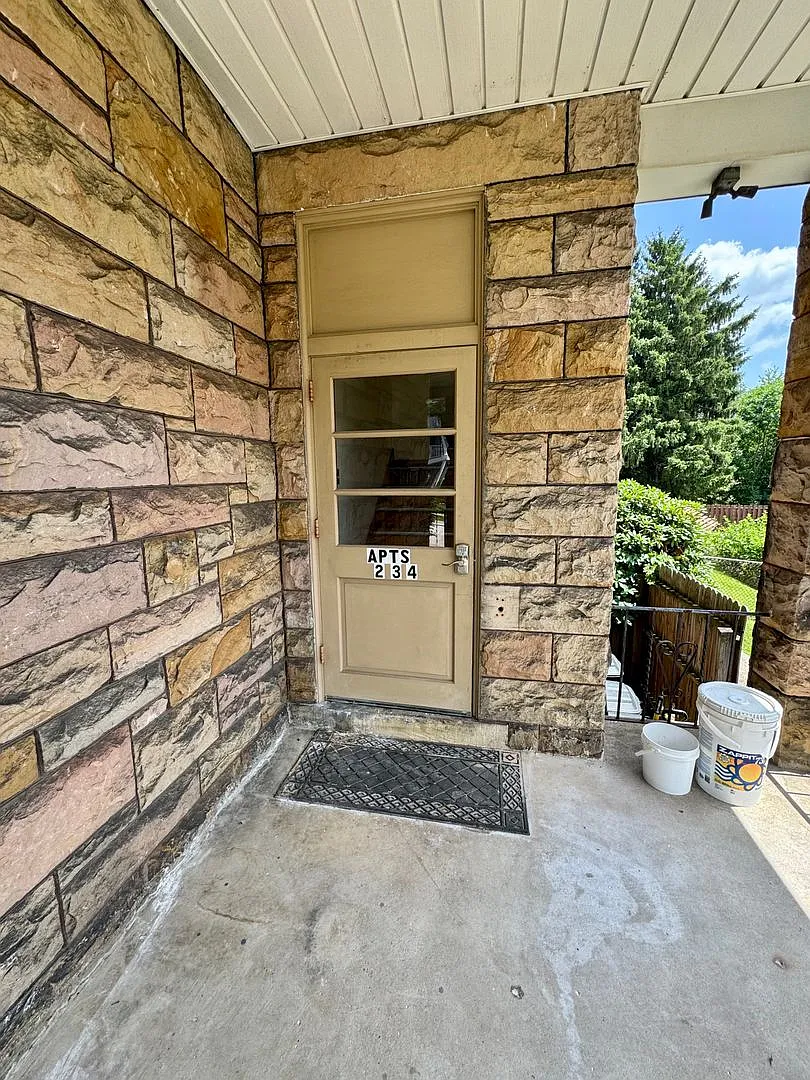212 North Highland Avenue — Photo 3