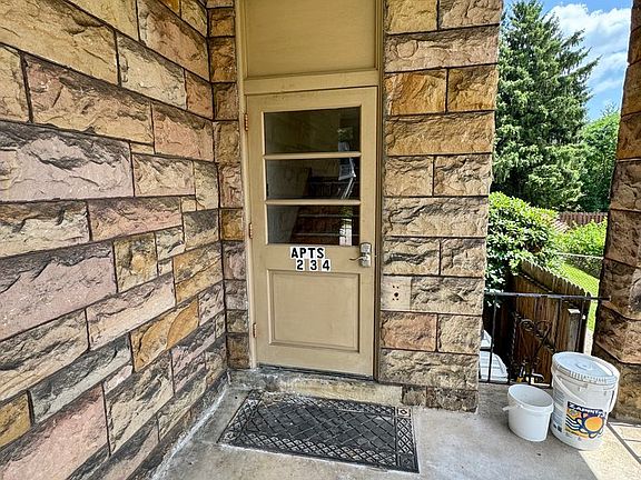3rd image of 212 N Highland Ave APT 2
