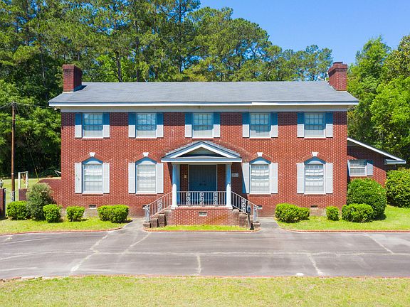 3rd image of 2824 Camden Rd