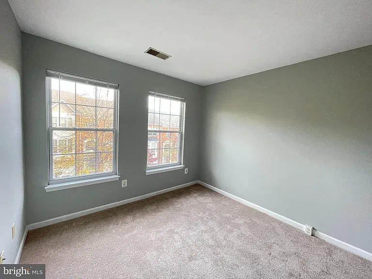 4106 Hazelwood Ct — Photo 10