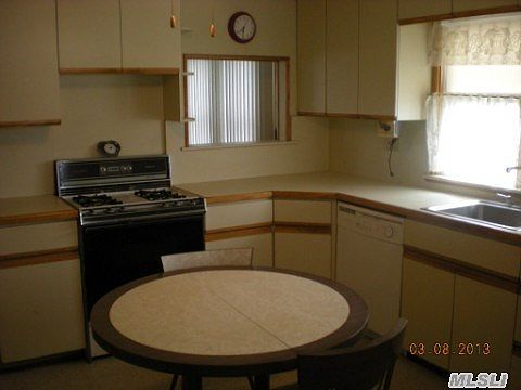2nd image of 58 Taber St