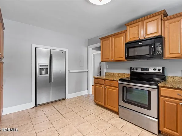 1104 N Overlook Dr, Greenville, NC 27858