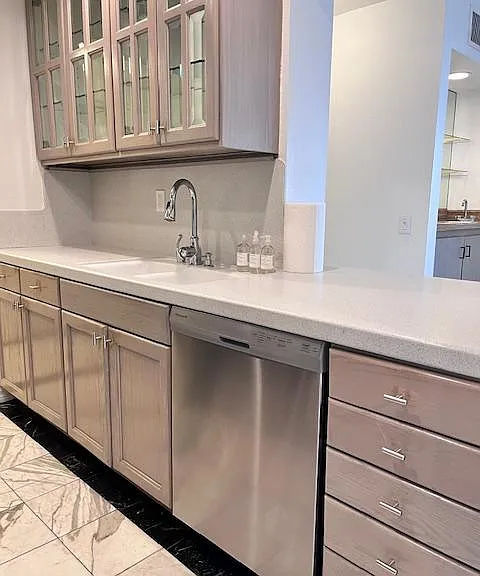 906 N Doheny Dr #512 — Photo 9