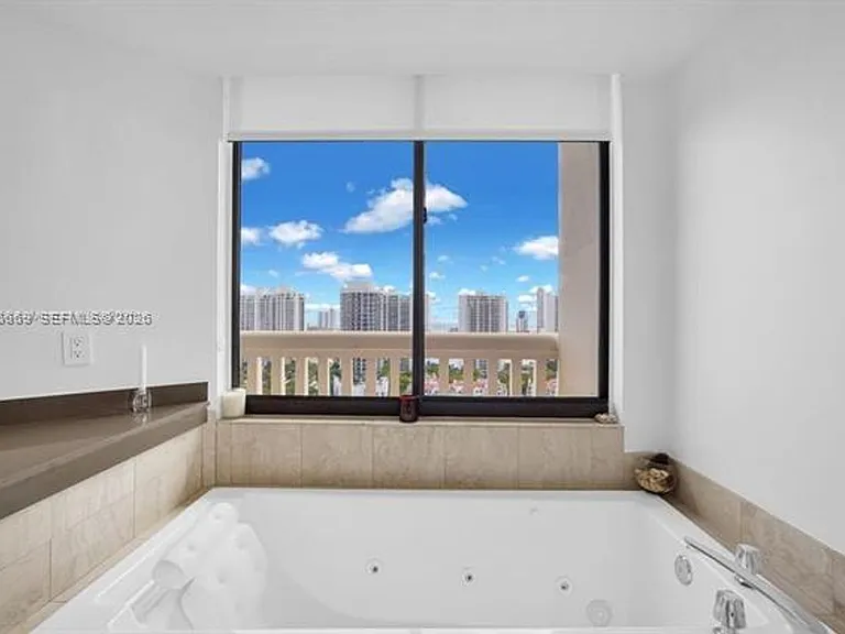 1000 W Island Blvd #2508 — Photo 22