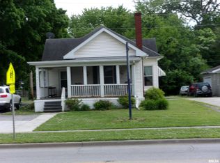 1027 W Main St, Salem, IL 62881