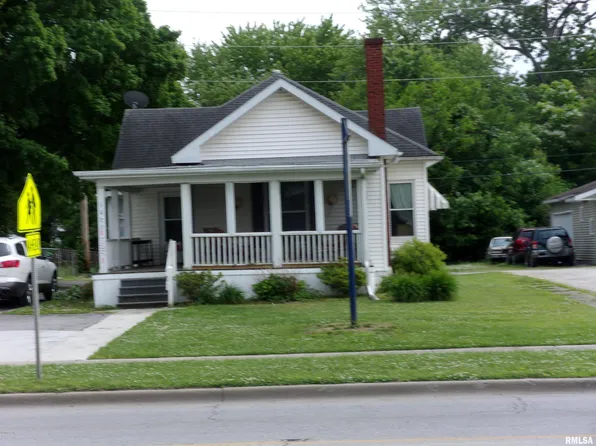 1027 W Main St, Salem, IL 62881